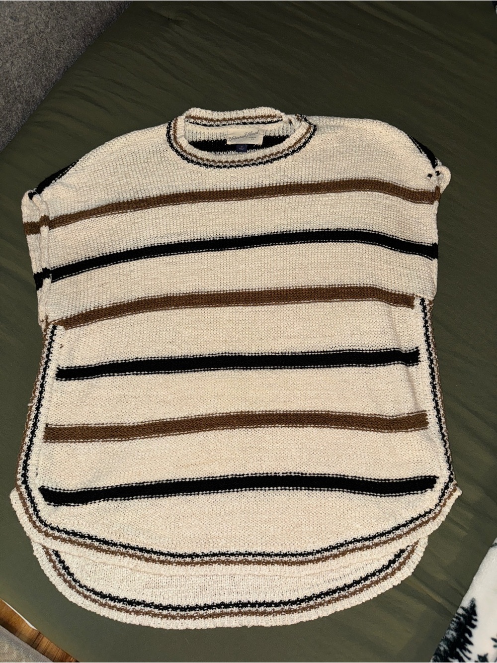 Universal Thread sweater